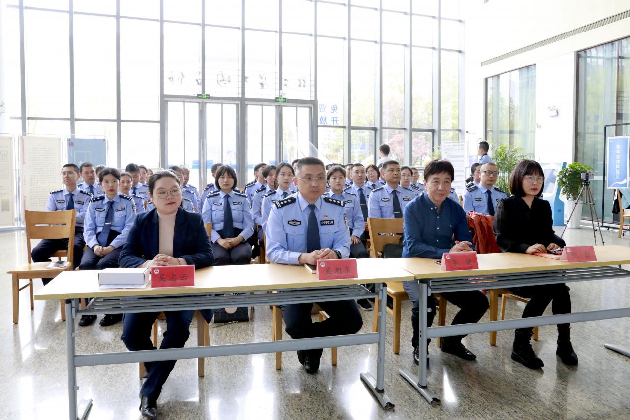 如皋公安举办“悦读警营·乐享书香”读书分享会