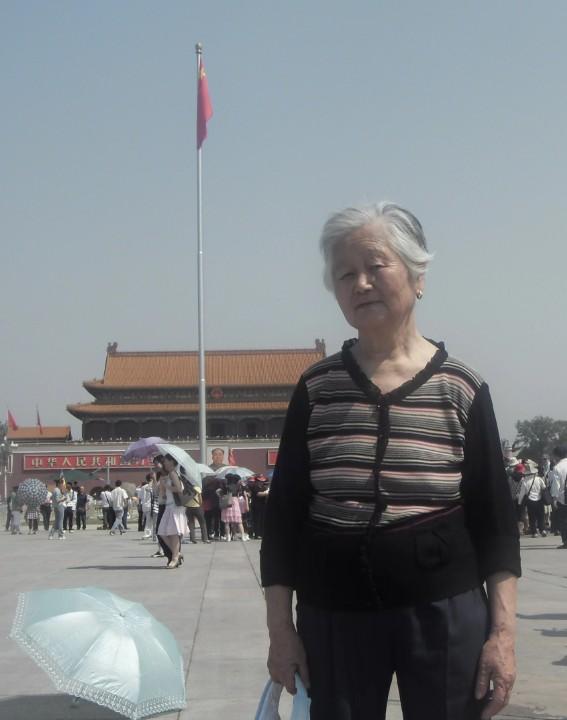 《外婆的纽扣》 作者：朱 婧 点评：卢小健