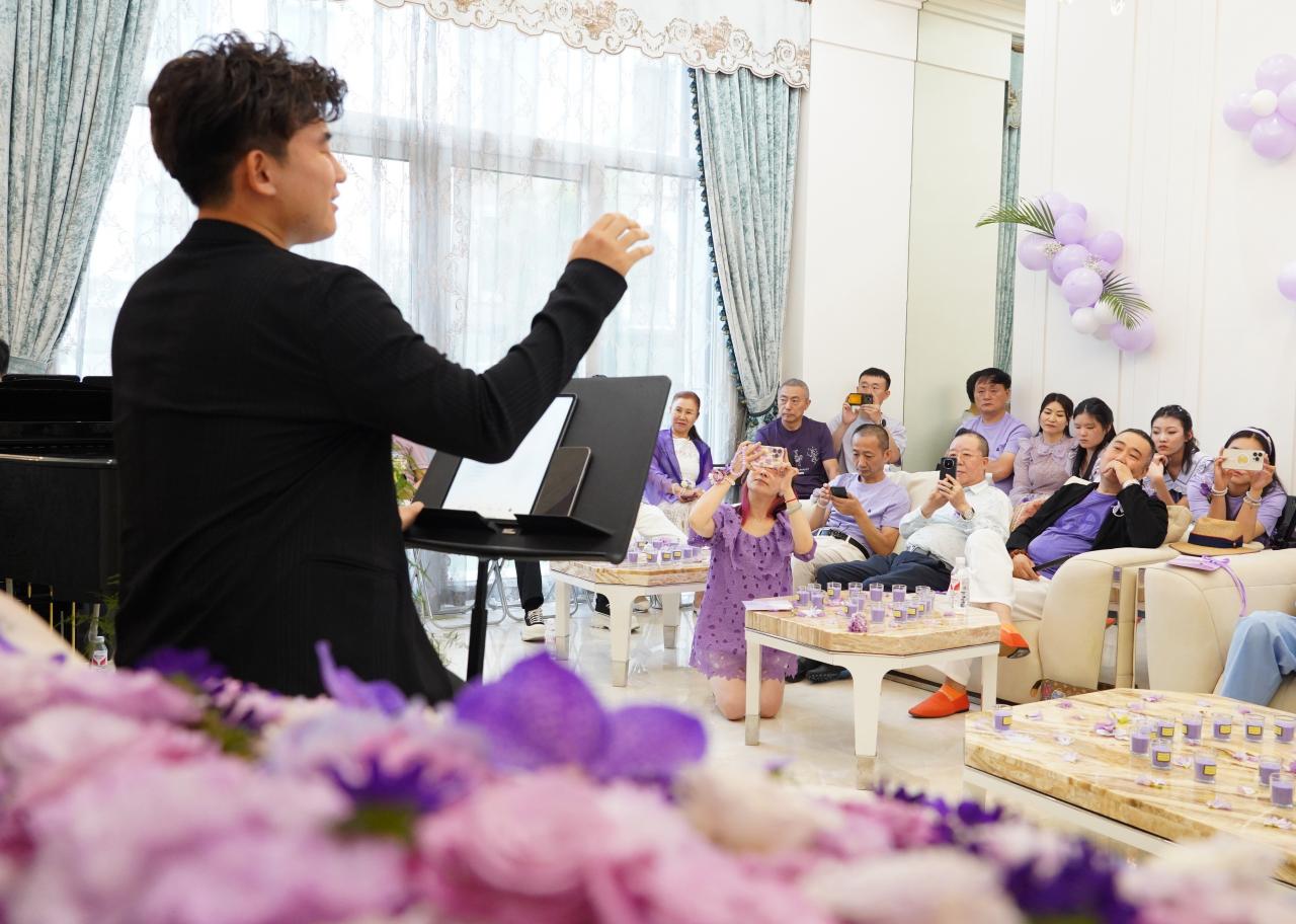 假如爱有天意 ——如皋举办“爱在七夕”男中音歌唱家李梓豪独唱音乐会