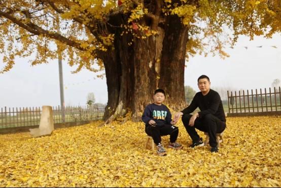 顾东来《卖黄花梨的女人》